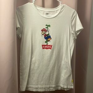 Levis white t-shirt with a Mario design.